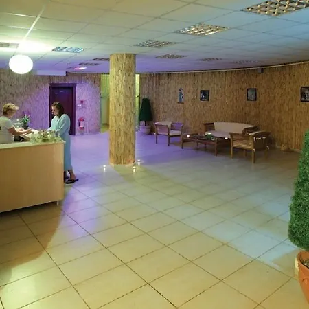 朱利安森林套房公寓式酒店