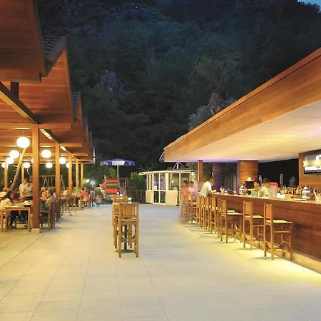 朱利安森林套房公寓式酒店 酒店 马尔马里斯
